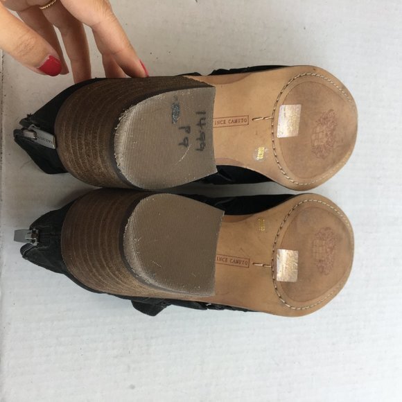 VINCE CAMUTO Peera Cutout Bootie Ankle Boots Back zip closure Womens Size‎ 9M - Picture 10 of 11